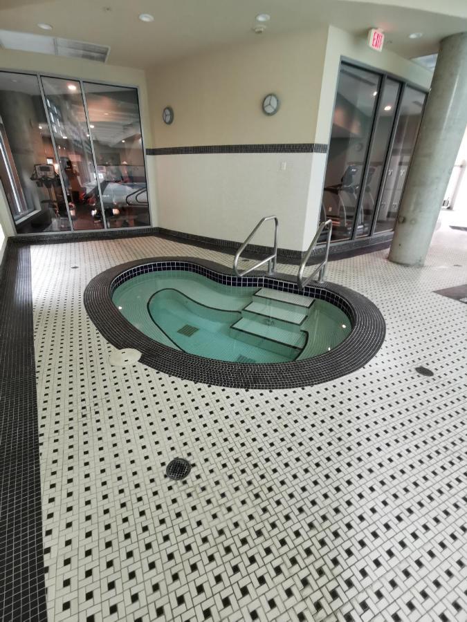 Gardenview Modern Condo With Parking, Gym, Pool, Ac Vancouver Exterior photo