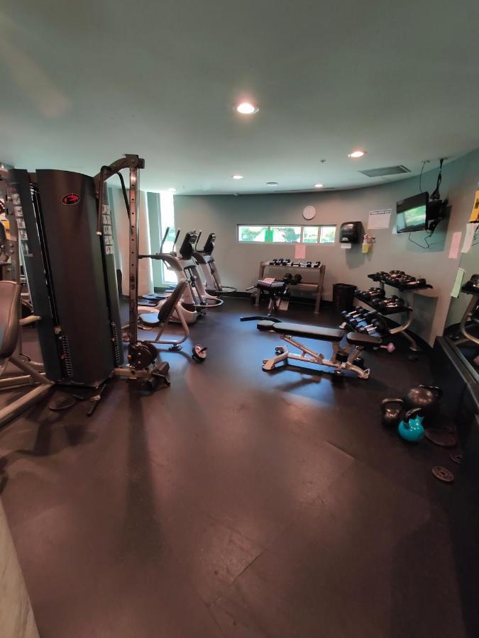 Gardenview Modern Condo With Parking, Gym, Pool, Ac Vancouver Exterior photo