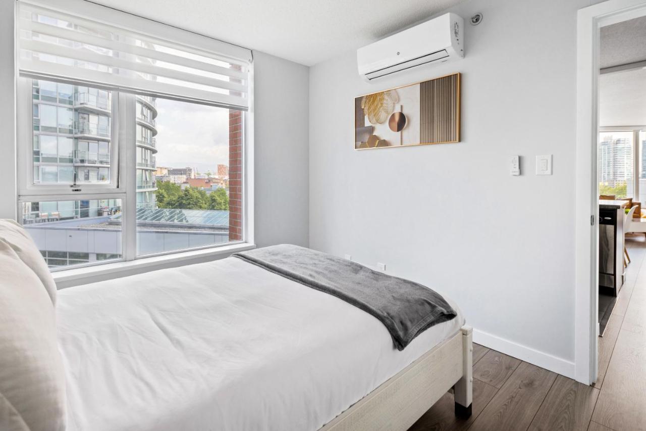 Gardenview Modern Condo With Parking, Gym, Pool, Ac Vancouver Exterior photo